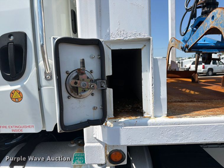 image for item EG9282 2013 Freightliner Business Class M2 crane truck
