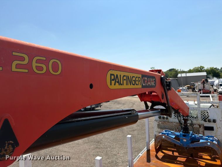 image for item EG9282 2013 Freightliner Business Class M2 crane truck