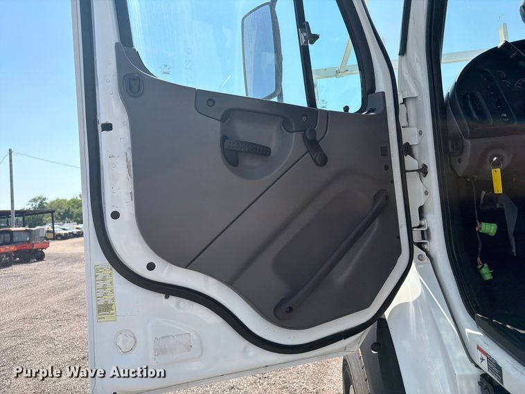 image for item EG9282 2013 Freightliner Business Class M2 crane truck