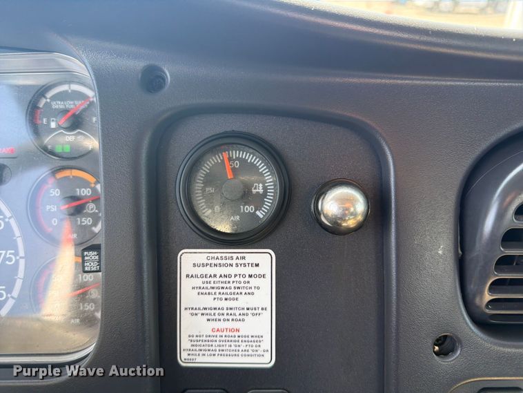 image for item EG9282 2013 Freightliner Business Class M2 crane truck