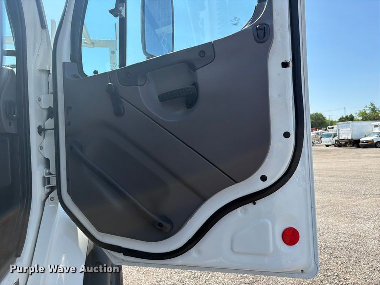image for item EG9282 2013 Freightliner Business Class M2 crane truck