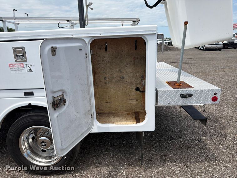 image for item EG9290 2015 Ford F450 Super Duty bucket truck
