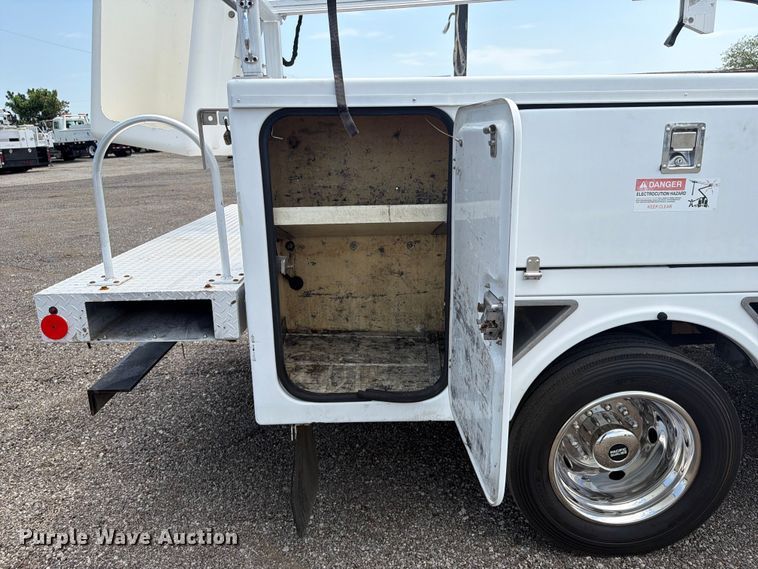 image for item EG9290 2015 Ford F450 Super Duty bucket truck
