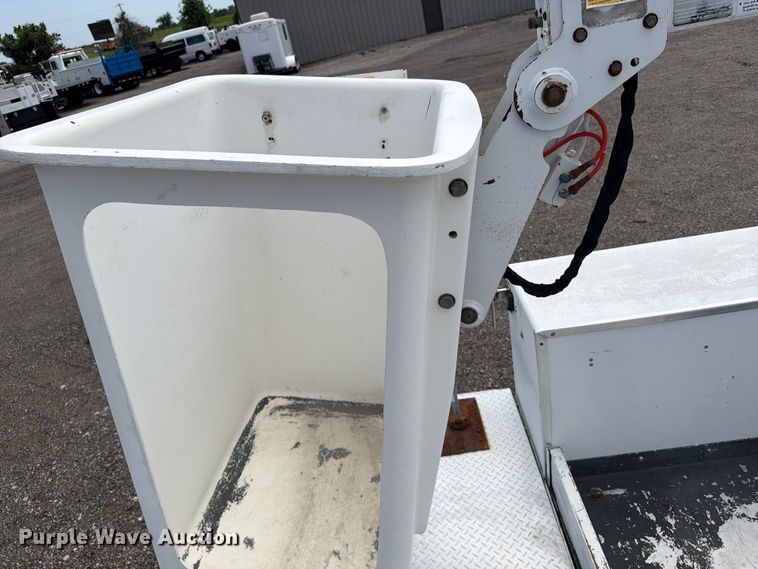image for item EG9290 2015 Ford F450 Super Duty bucket truck