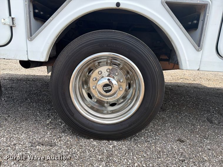 image for item EG9290 2015 Ford F450 Super Duty bucket truck