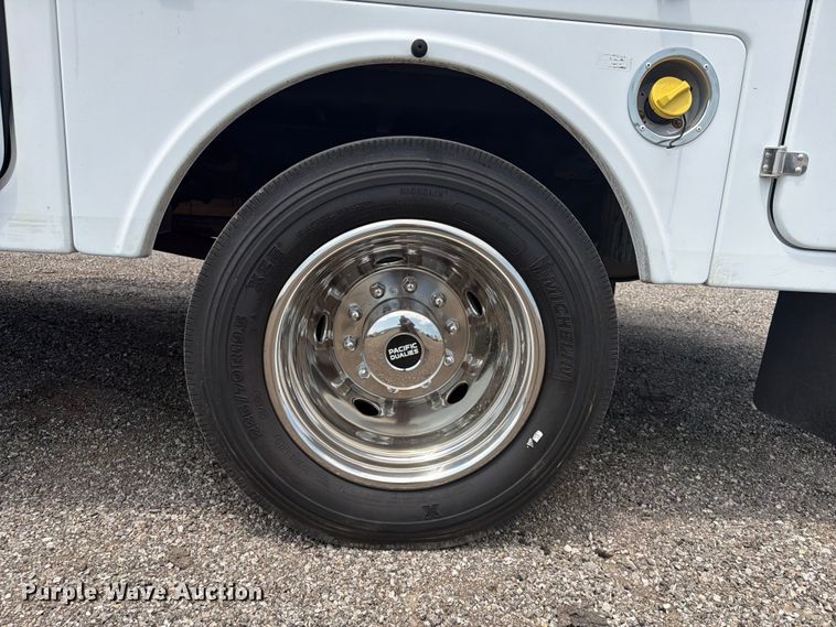 image for item EG9290 2015 Ford F450 Super Duty bucket truck