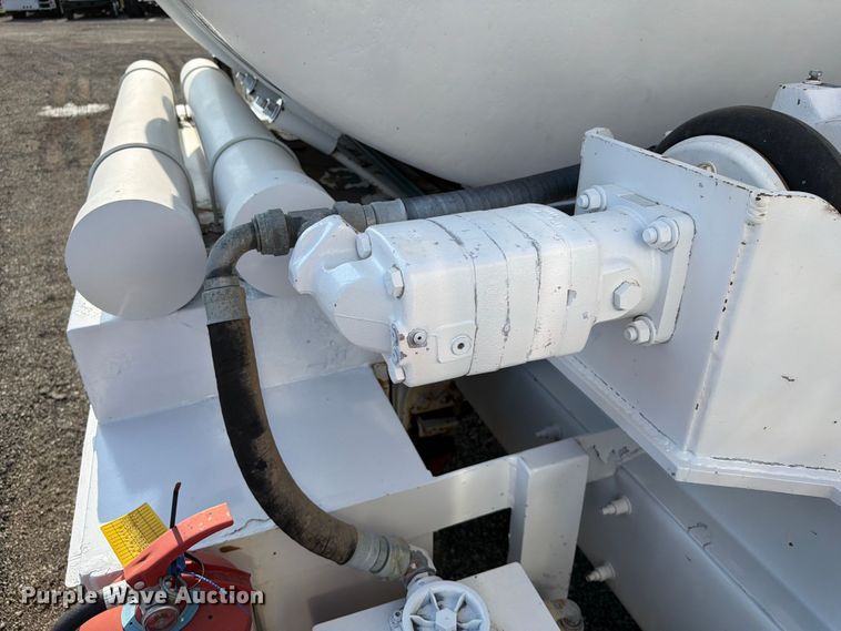image for item EG9292 2013 Champion Technologies acidizer tank bed