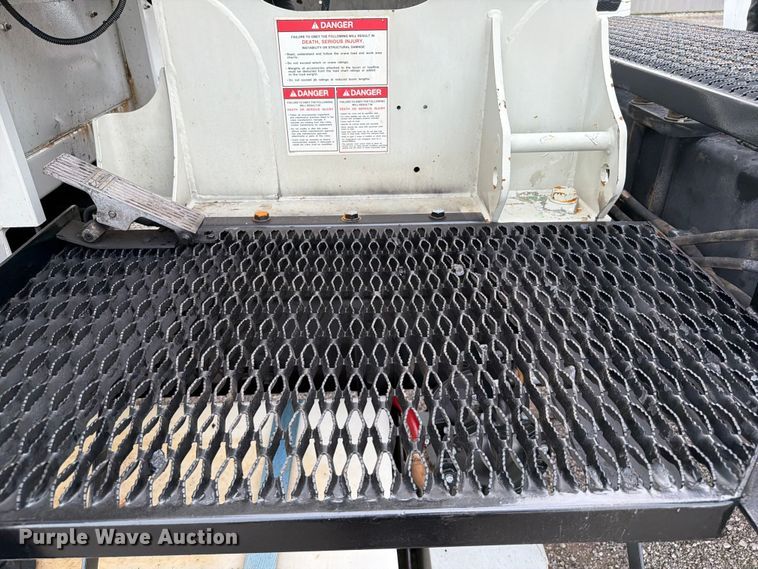 image for item EG9294 2012 Freightliner 114SD crane truck