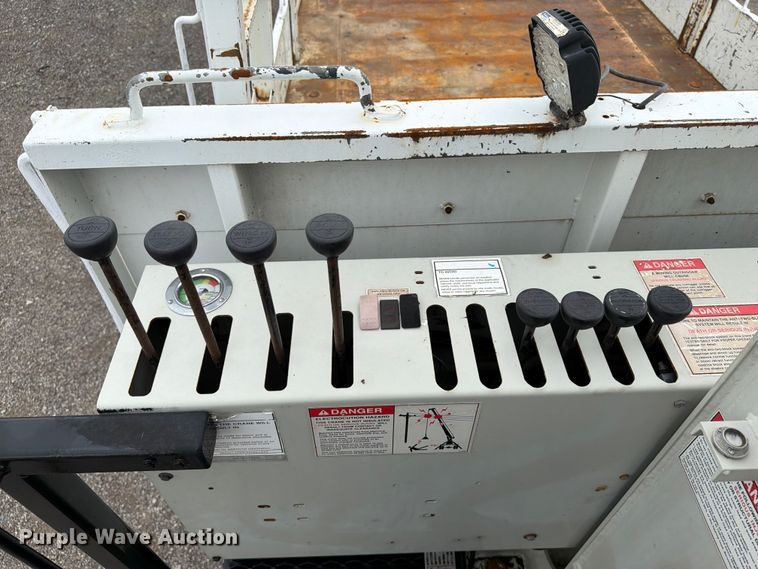 image for item EG9294 2012 Freightliner 114SD crane truck