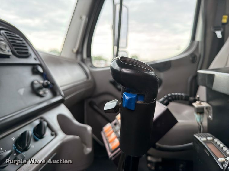 image for item EG9294 2012 Freightliner 114SD crane truck