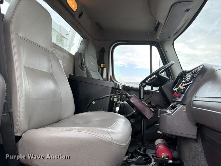 image for item EG9294 2012 Freightliner 114SD crane truck