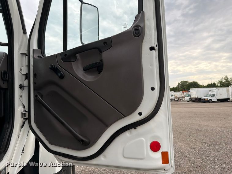 image for item EG9294 2012 Freightliner 114SD crane truck