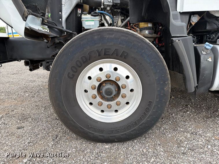 image for item EG9294 2012 Freightliner 114SD crane truck