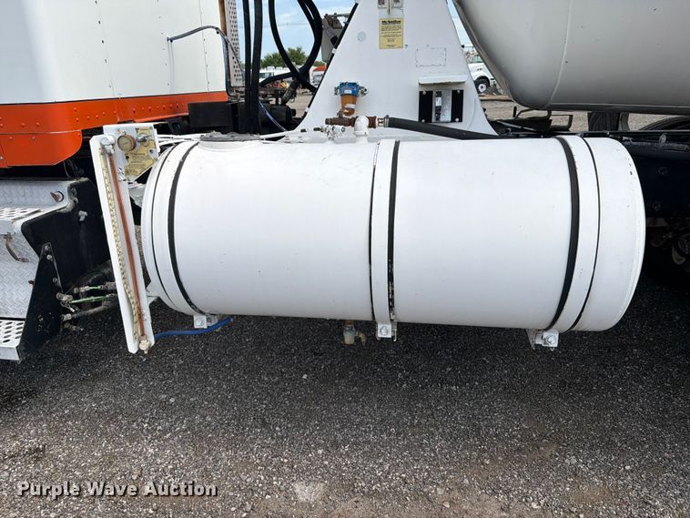 image for item EG9297 2007 Kenworth T800 ready mix truck