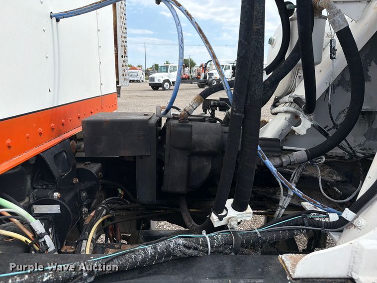 image for item EG9297 2007 Kenworth T800 ready mix truck