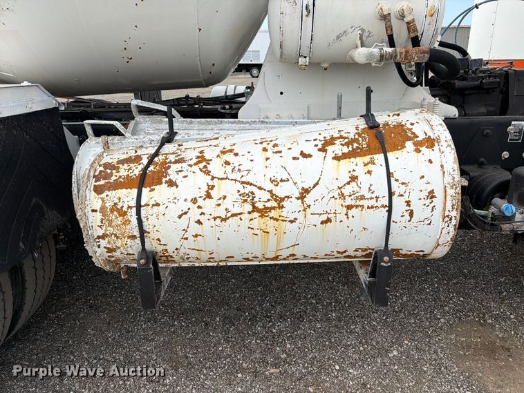 image for item EG9297 2007 Kenworth T800 ready mix truck