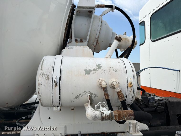 image for item EG9297 2007 Kenworth T800 ready mix truck