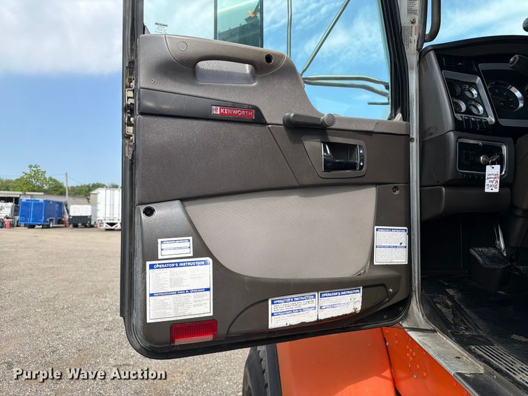 image for item EG9297 2007 Kenworth T800 ready mix truck
