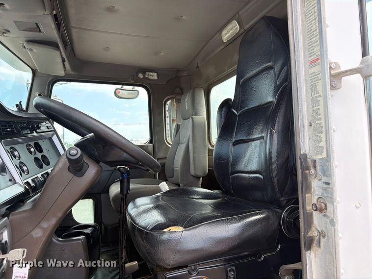 image for item EG9297 2007 Kenworth T800 ready mix truck