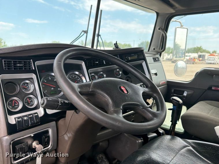 image for item EG9297 2007 Kenworth T800 ready mix truck