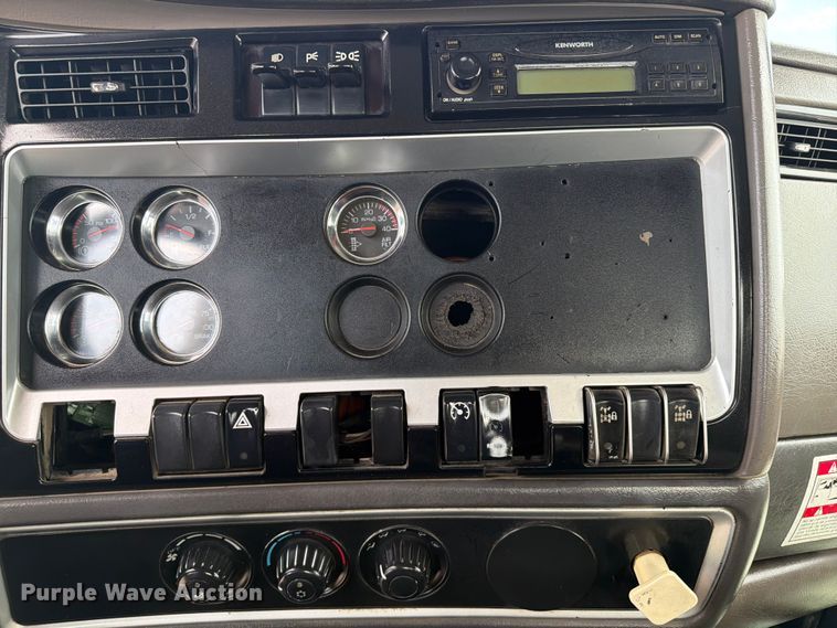 image for item EG9297 2007 Kenworth T800 ready mix truck