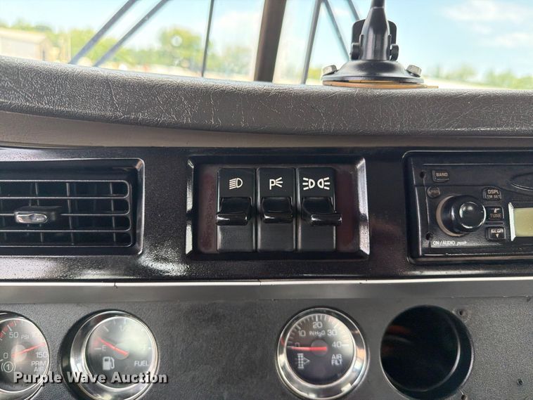 image for item EG9297 2007 Kenworth T800 ready mix truck