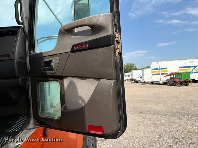 image for item EG9297 2007 Kenworth T800 ready mix truck