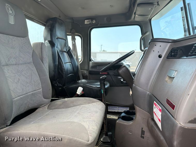image for item EG9297 2007 Kenworth T800 ready mix truck