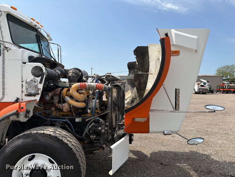 image for item EG9297 2007 Kenworth T800 ready mix truck