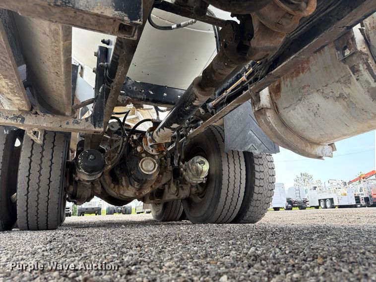 image for item EG9297 2007 Kenworth T800 ready mix truck