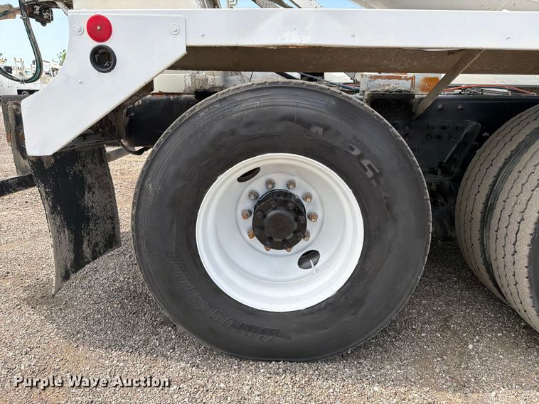 image for item EG9297 2007 Kenworth T800 ready mix truck