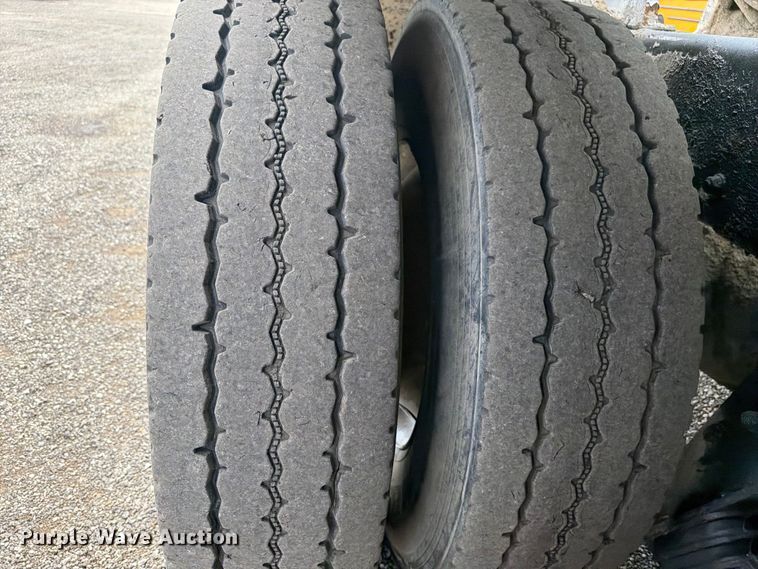 image for item EG9297 2007 Kenworth T800 ready mix truck