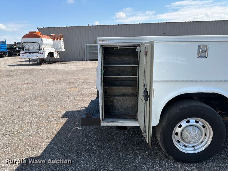 image for item EG9310 2005 Dodge Ram 3500 Crew Cab utility bed pickup truck