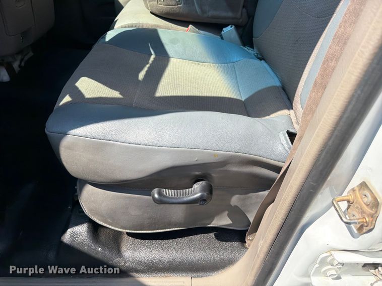 image for item EG9310 2005 Dodge Ram 3500 Crew Cab utility bed pickup truck