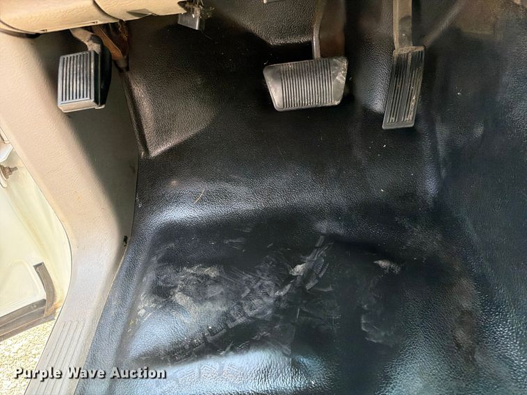 image for item EG9310 2005 Dodge Ram 3500 Crew Cab utility bed pickup truck