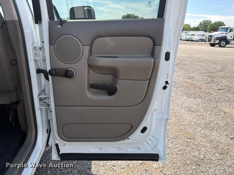 image for item EG9310 2005 Dodge Ram 3500 Crew Cab utility bed pickup truck