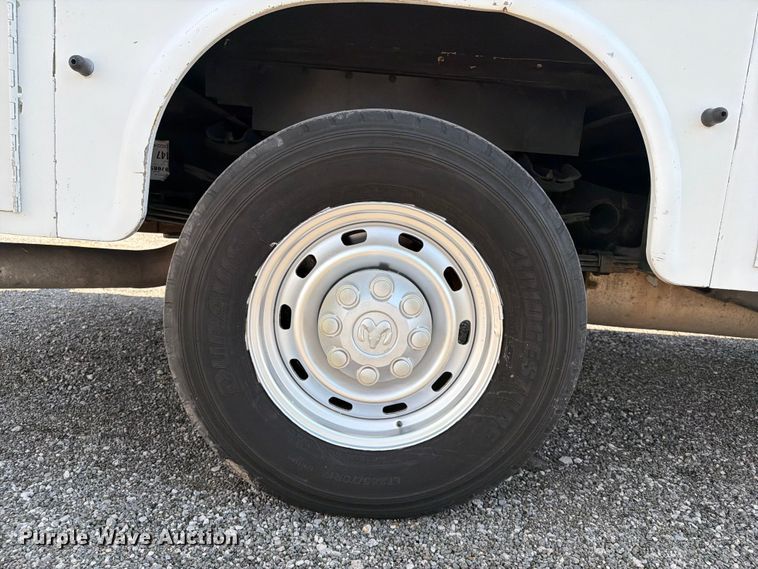 image for item EG9310 2005 Dodge Ram 3500 Crew Cab utility bed pickup truck