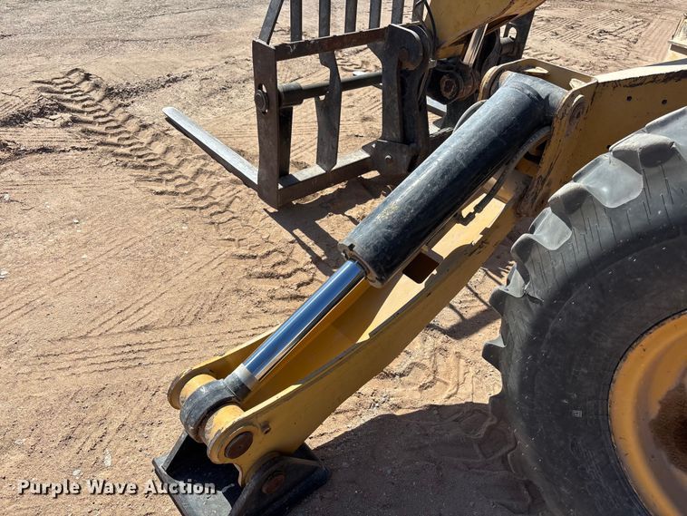 image for item EL2520 2005 Caterpillar TH460B telehandler