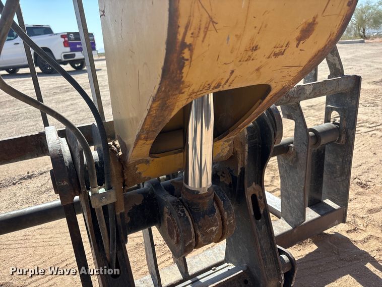 image for item EL2520 2005 Caterpillar TH460B telehandler
