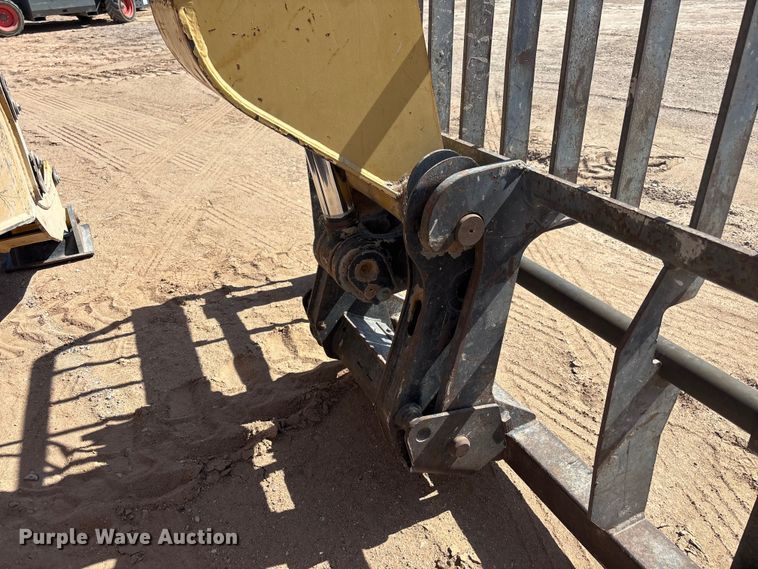 image for item EL2520 2005 Caterpillar TH460B telehandler