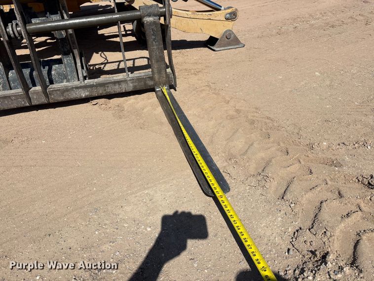 image for item EL2520 2005 Caterpillar TH460B telehandler