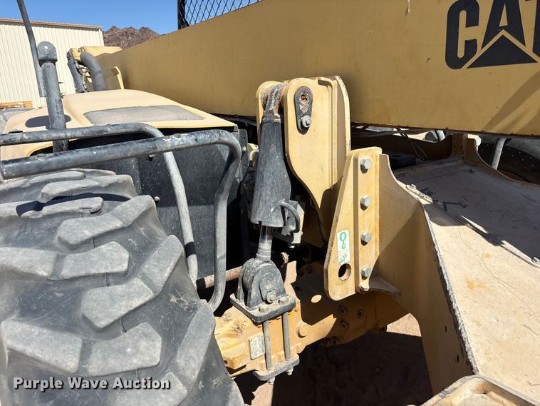image for item EL2520 2005 Caterpillar TH460B telehandler