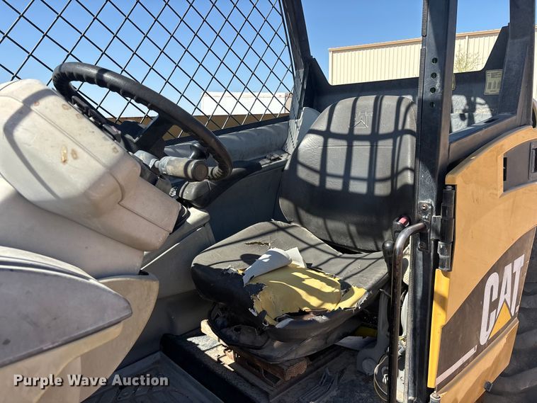 image for item EL2520 2005 Caterpillar TH460B telehandler