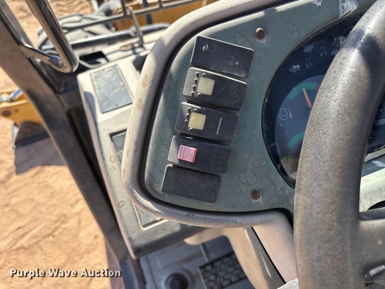 image for item EL2520 2005 Caterpillar TH460B telehandler