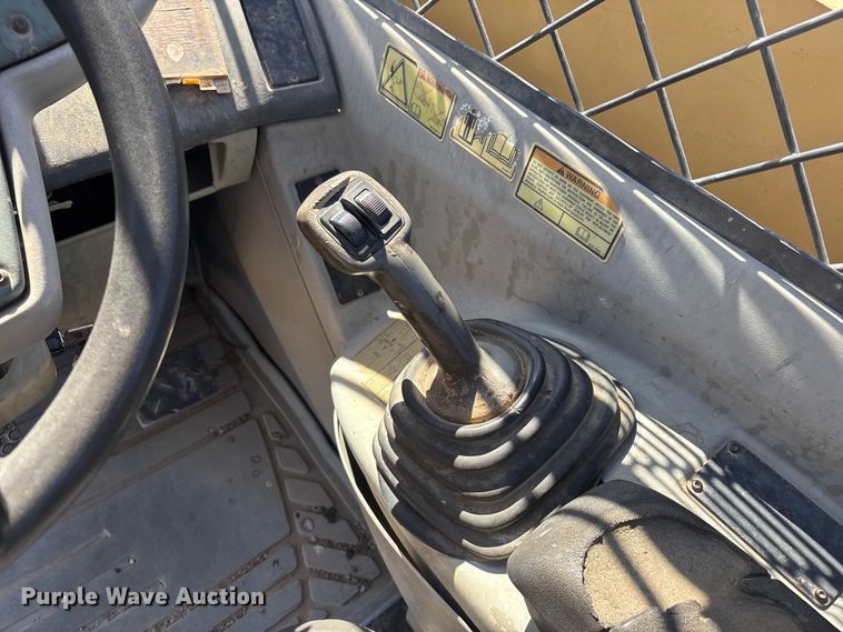 image for item EL2520 2005 Caterpillar TH460B telehandler