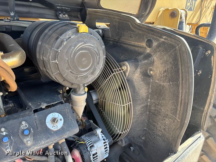 image for item EL2520 2005 Caterpillar TH460B telehandler