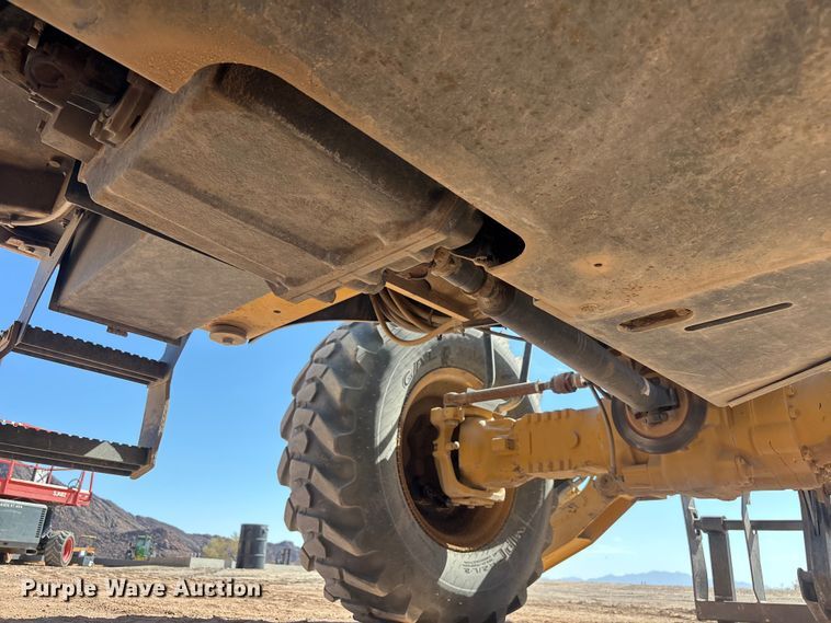 image for item EL2520 2005 Caterpillar TH460B telehandler