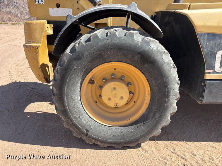 image for item EL2520 2005 Caterpillar TH460B telehandler