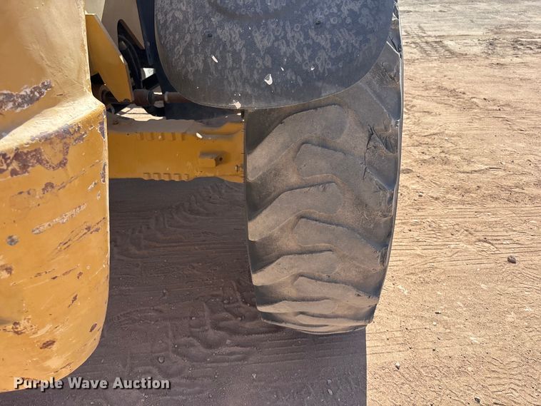 image for item EL2520 2005 Caterpillar TH460B telehandler