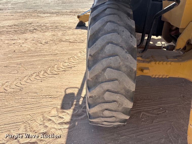 image for item EL2520 2005 Caterpillar TH460B telehandler